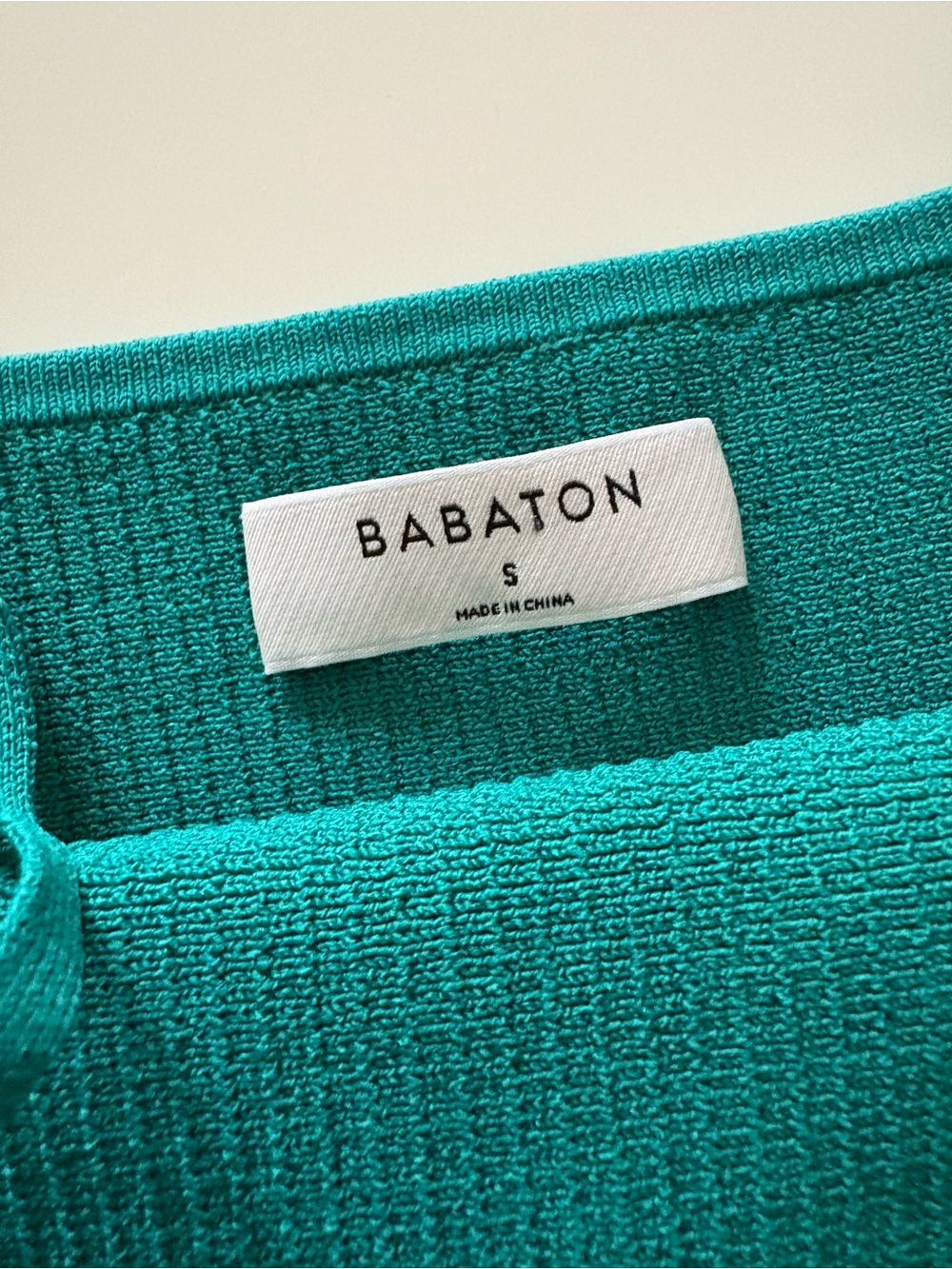 Aritzia Babaton Sculpt Knit cami cropped tank top with a square neckline - Picture 4 of 4